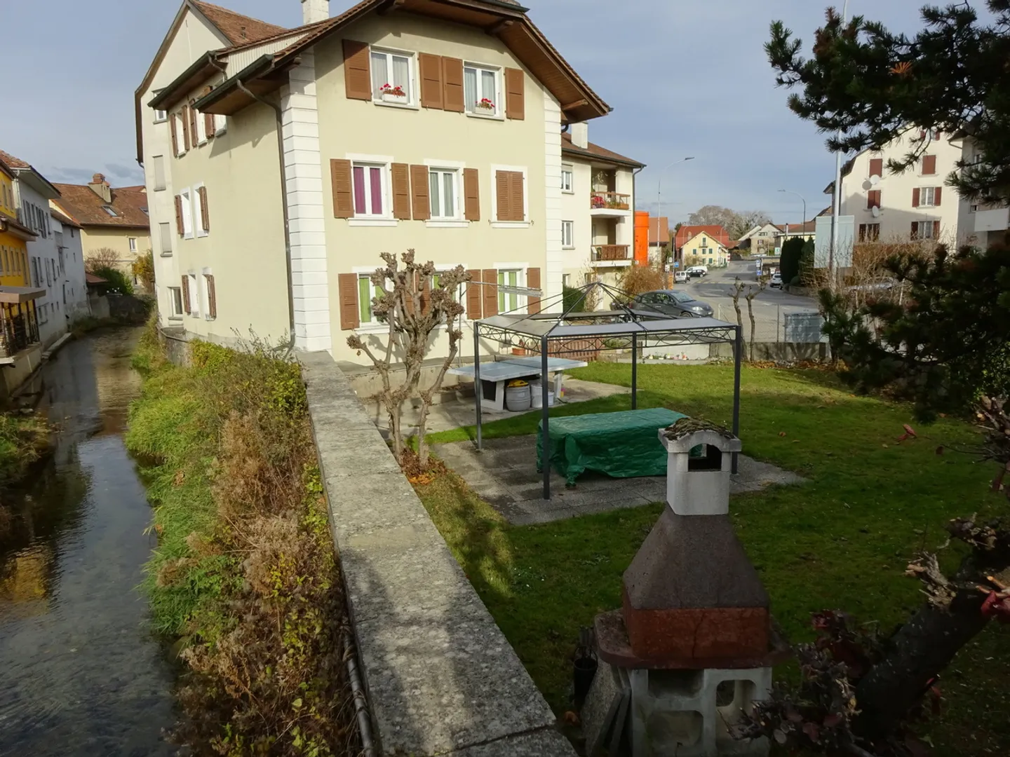 6.5 camere sotto il tetto, ristrutturato, molto grande spazio abitativo, balconi - Foto 3 di 3