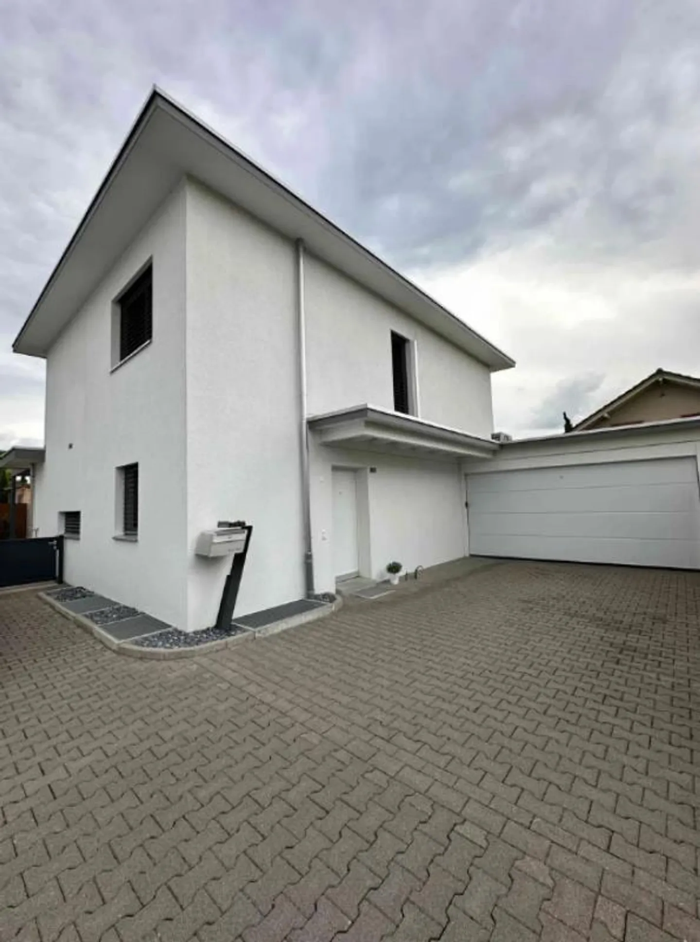 Luxuriöses Einfamilienhaus mit Garten - Foto 2 von 10