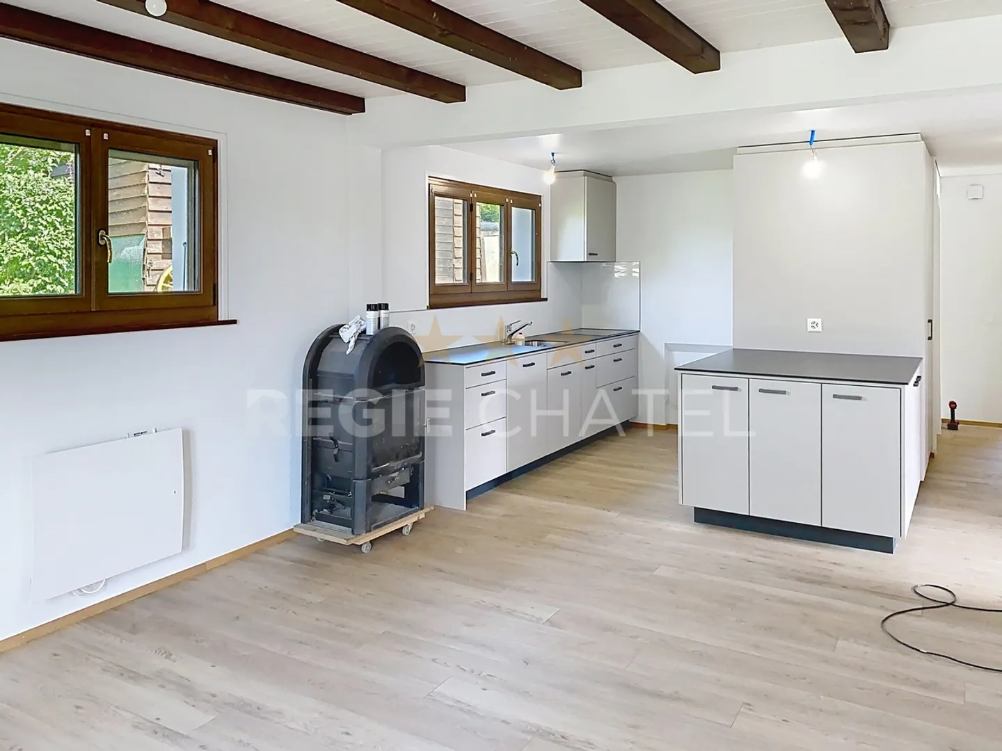 Charming Detached House - Photo 3 of 8