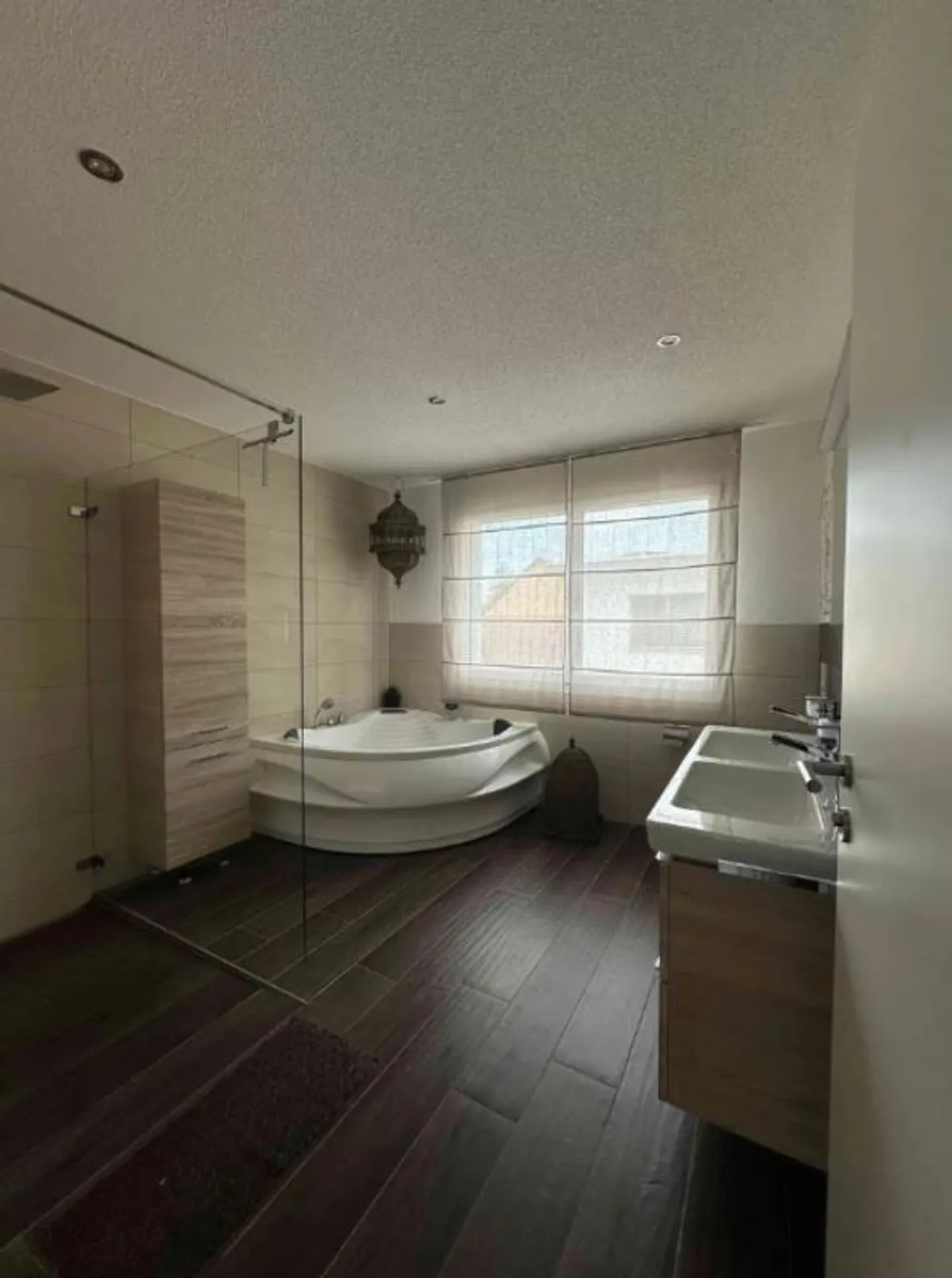 Luxuriöses Einfamilienhaus mit Garten - Foto 8 von 10