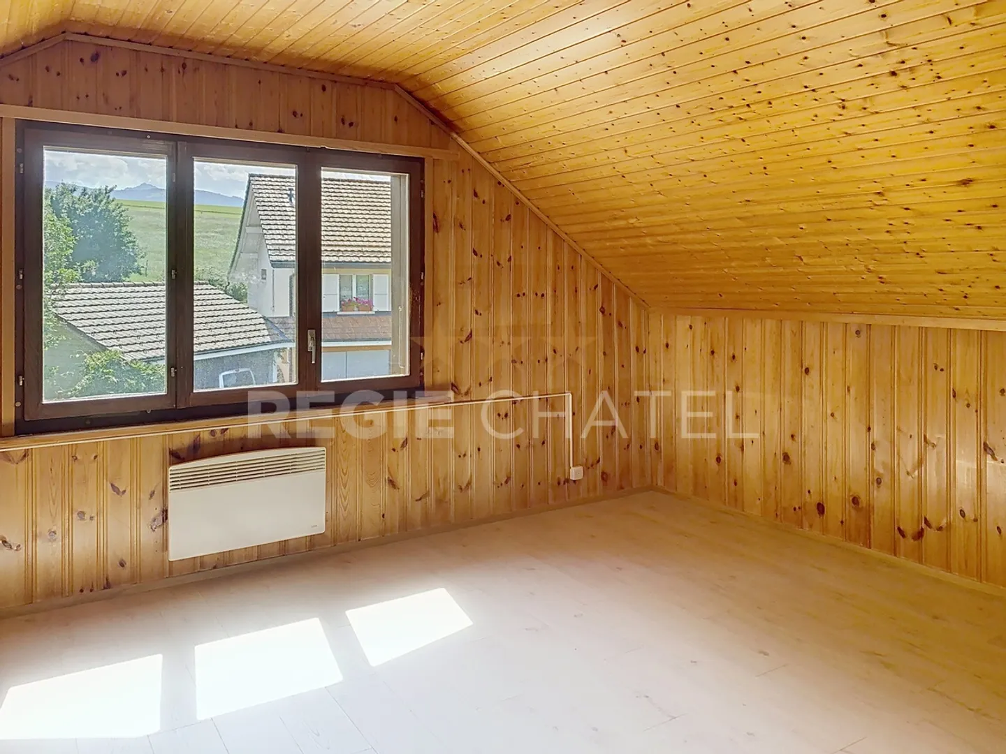 Charming Detached House - Photo 6 of 8