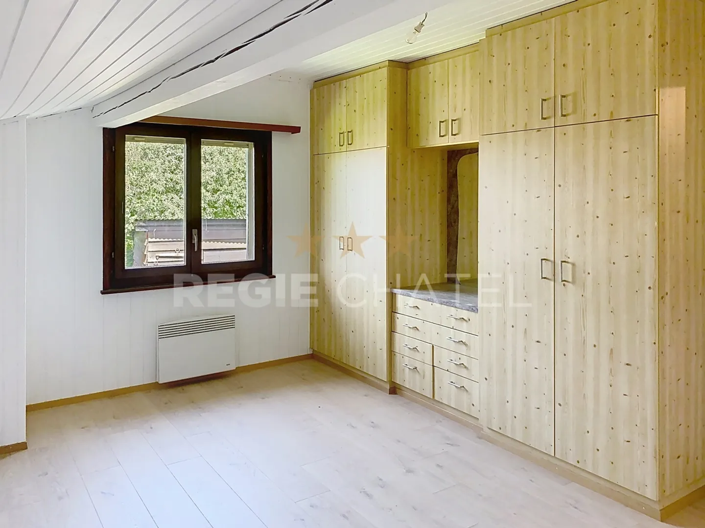 Charming Detached House - Photo 7 of 8