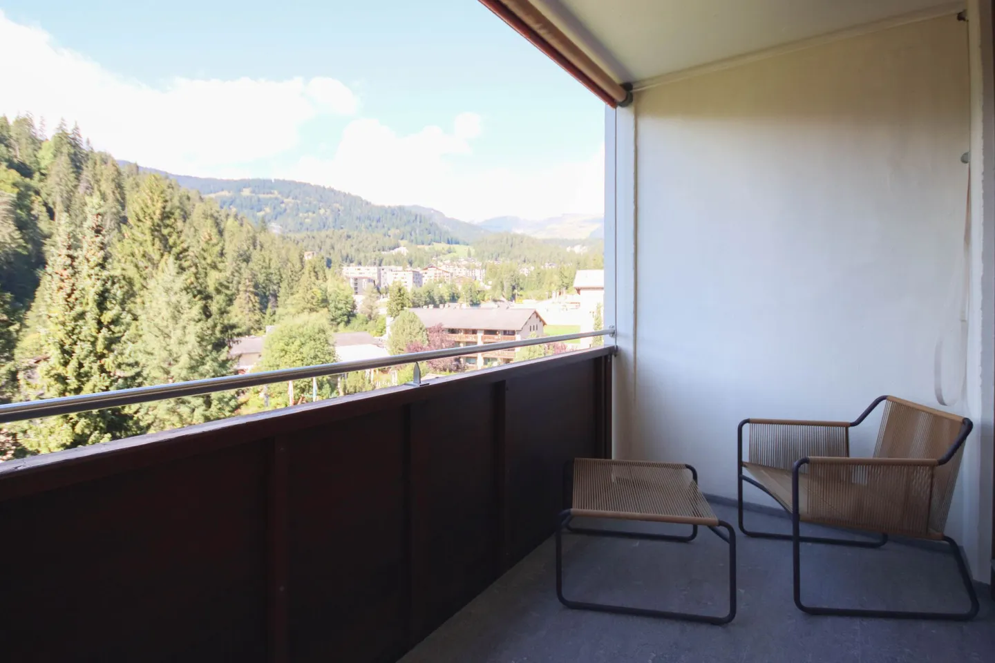 Appartement de vacances entièrement rénové de 1½ pièces au 5ème étage près des remontées mécaniques de Laax dans 'Rancho' - Photo 8 sur 16