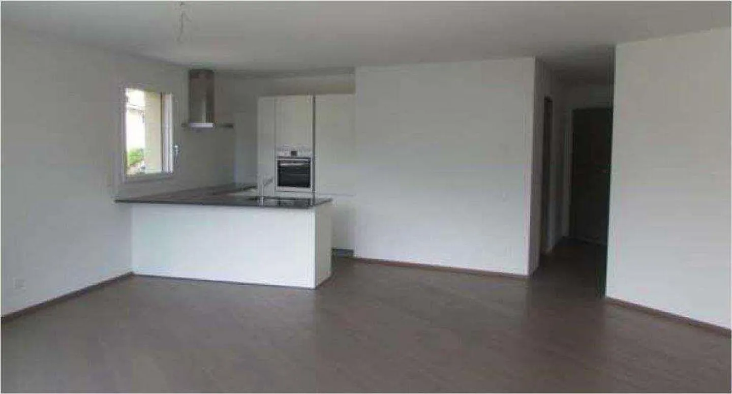 APARTMENT WITH ROOF TOP LAKE VIEW - Photo 3 of 8