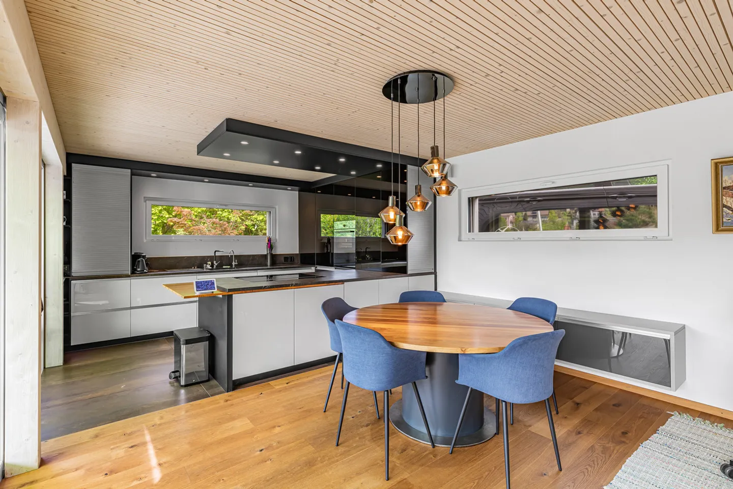 Villa individuelle avec magnifique piscine dans quartier résidentiel! - Photo 3 sur 14