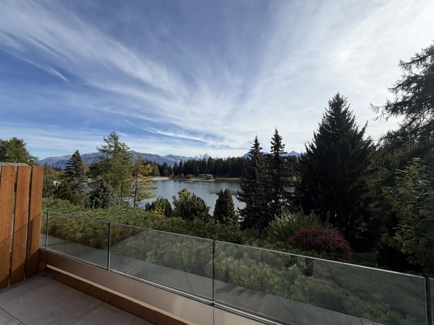 Studio avec Terrasse Vue Lac - Photo 2 sur 11
