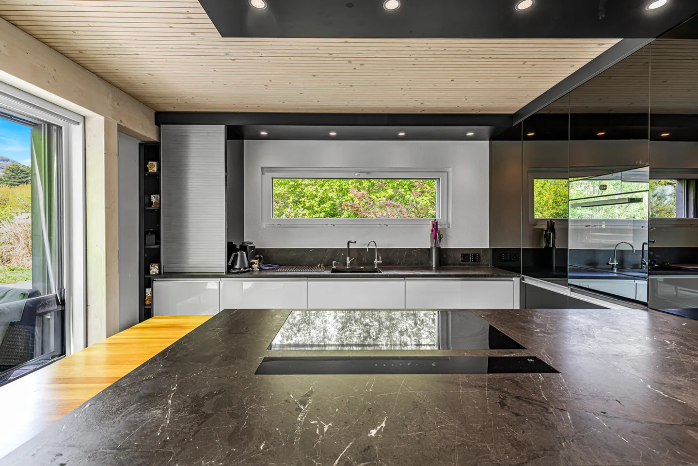 Villa individuelle avec magnifique piscine dans quartier résidentiel! - Photo 4 sur 14