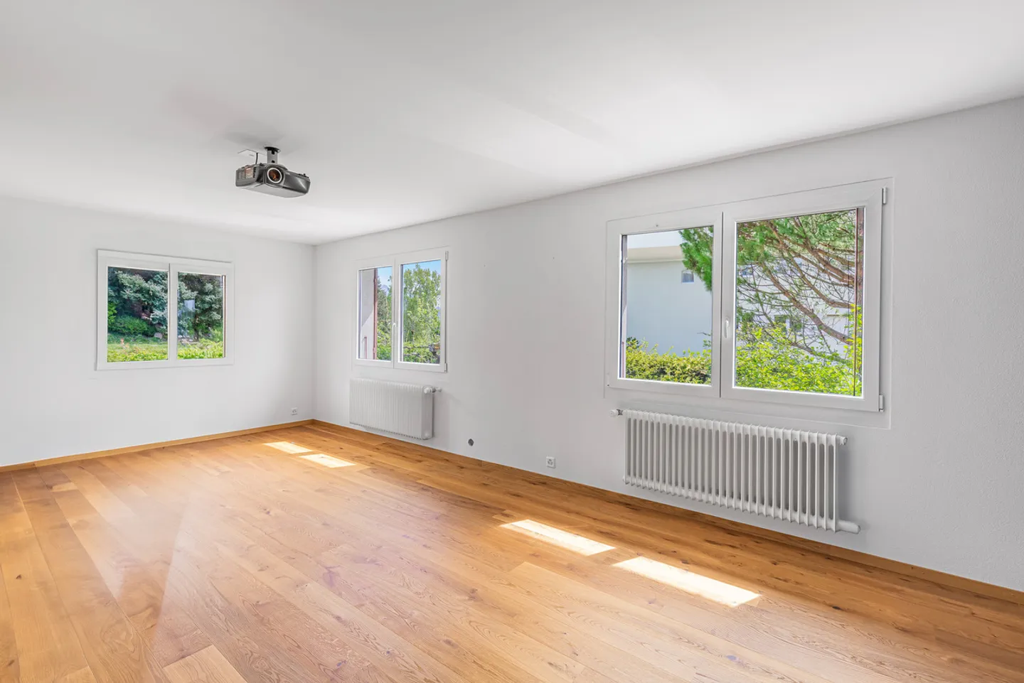 Villa individuelle avec magnifique piscine dans quartier résidentiel! - Photo 6 sur 14