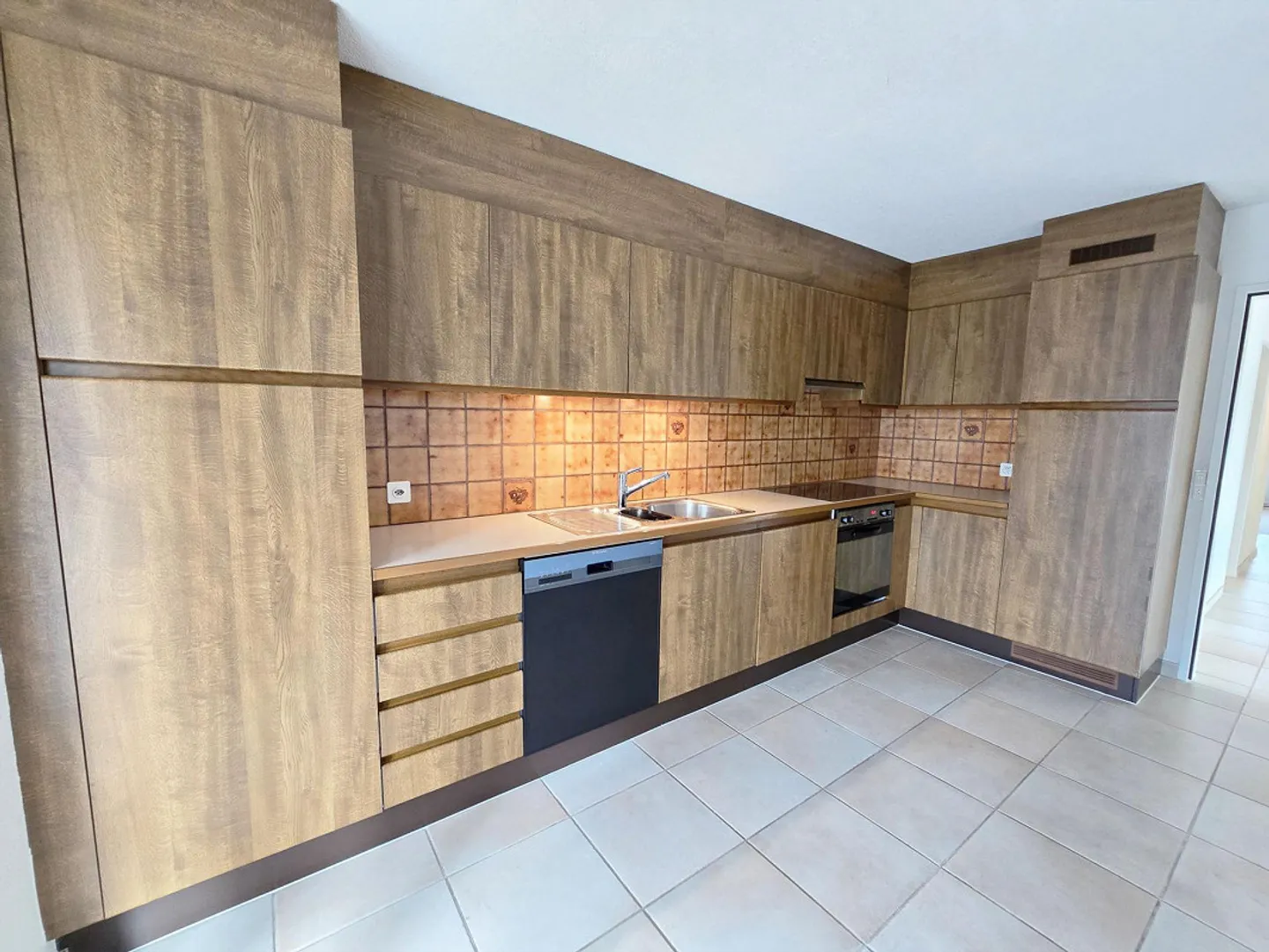 Condominio attraente di 4,5 stanze in una posizione tranquilla - Foto 4 di 8