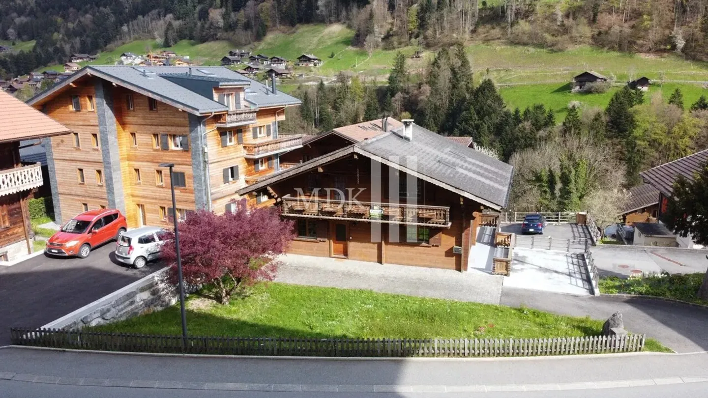 Bellissimo chalet in vendita nel centro del villaggio - Foto 2 di 13