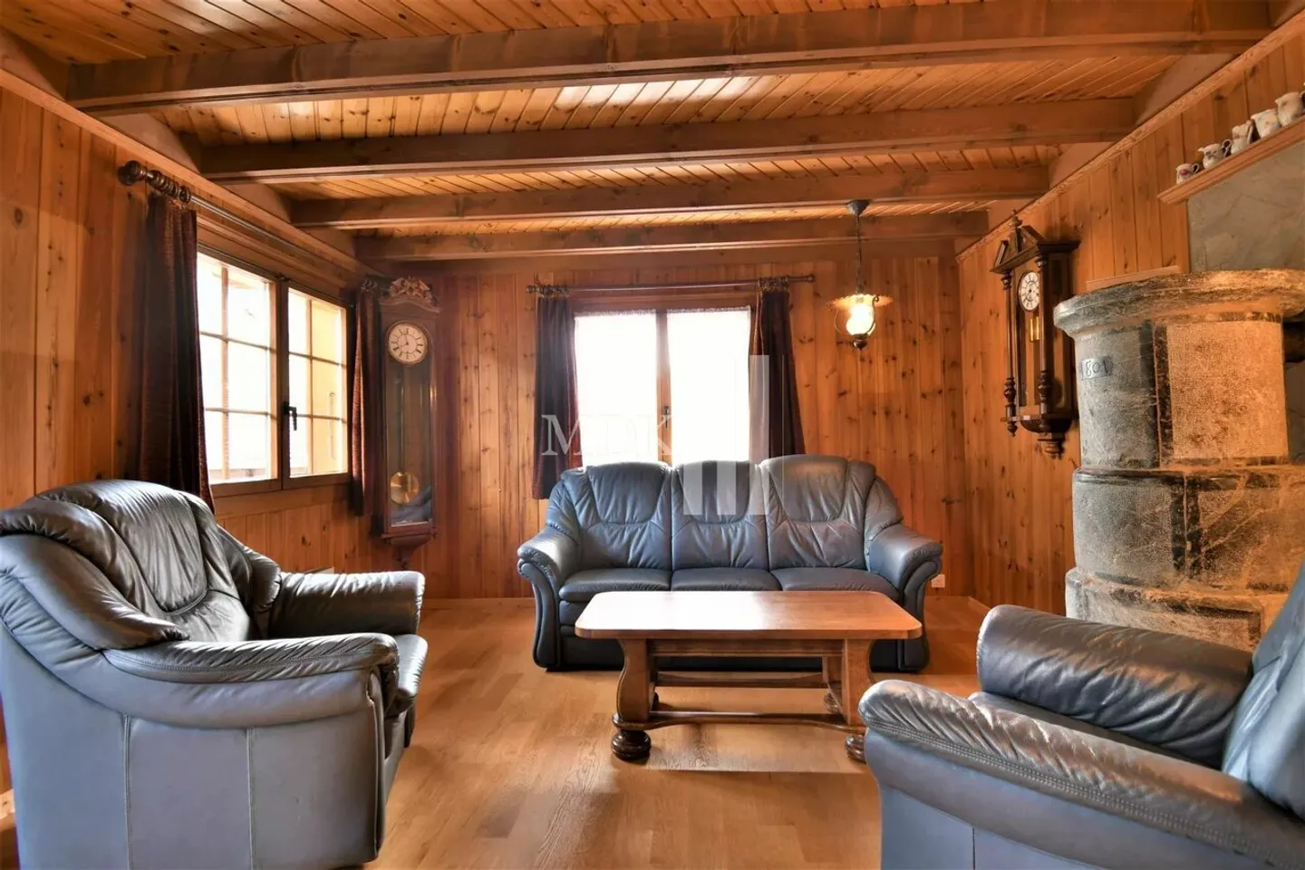 Bellissimo chalet in vendita nel centro del villaggio - Foto 3 di 13