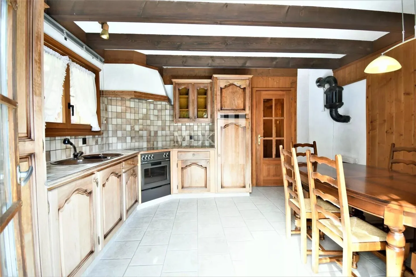 Bellissimo chalet in vendita nel centro del villaggio - Foto 5 di 13