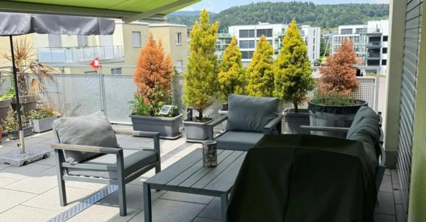 Moderno appartamento attico con grande terrazza in affitto - Foto 10 di 10