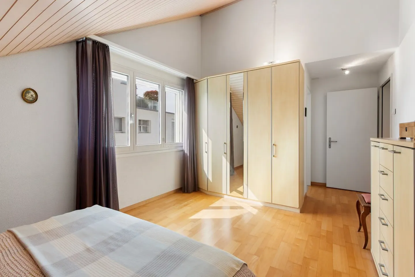 Maisonette Attico di 4,5 stanze - circondata dal verde, coronata dalla luce a Uitikon - Foto 3 di 6