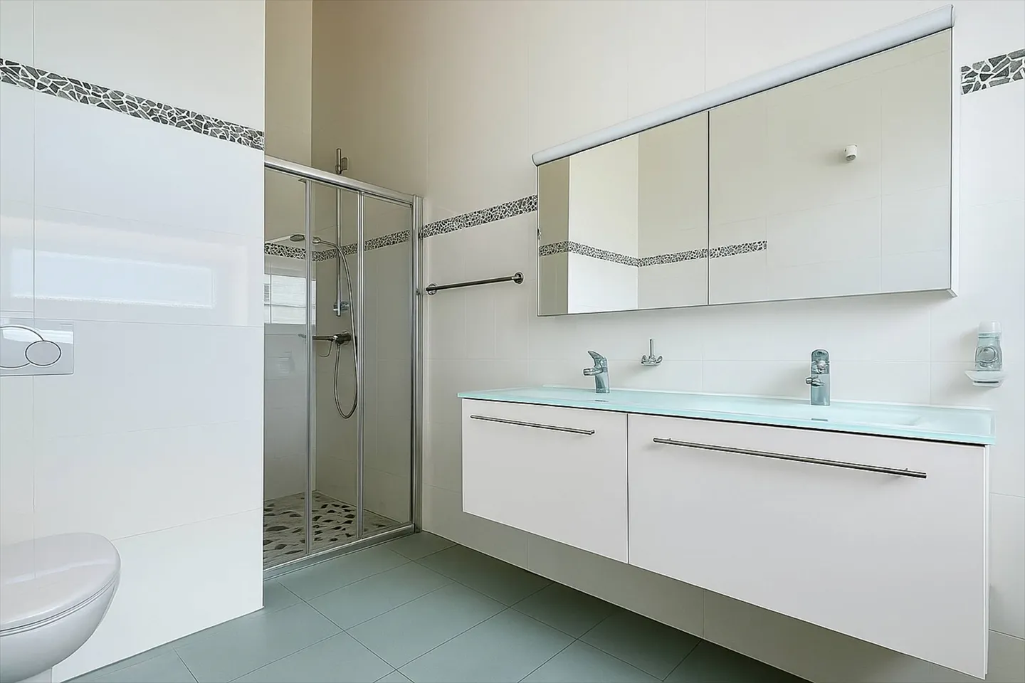 Villa familiale avec ascenseur privatif à la une vue imprenable sur le lac et le - Photo 9 sur 11