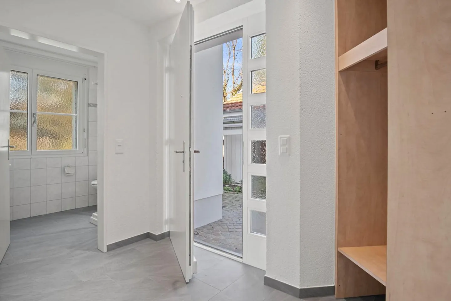 Spacious, renovated 6.5-room single-family house, one-sided attached... - Photo 3 of 13