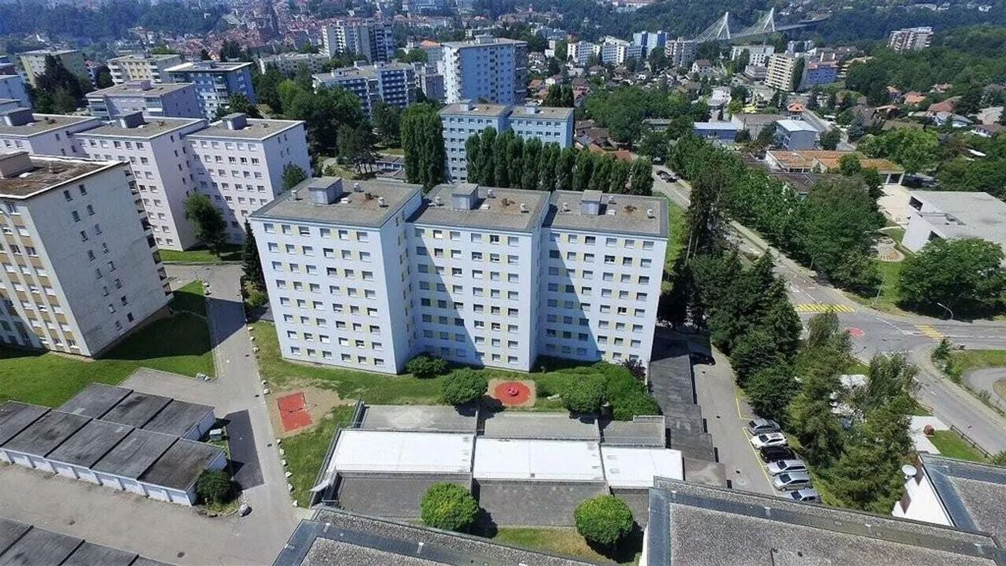 Bellissimo appartamento luminoso di 4.5 locali sulle alture di Friburgo - Foto 3 di 10
