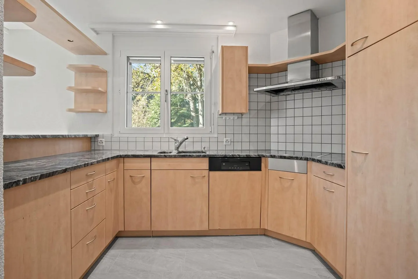 Spacious, renovated 6.5-room single-family house, one-sided attached... - Photo 5 of 13