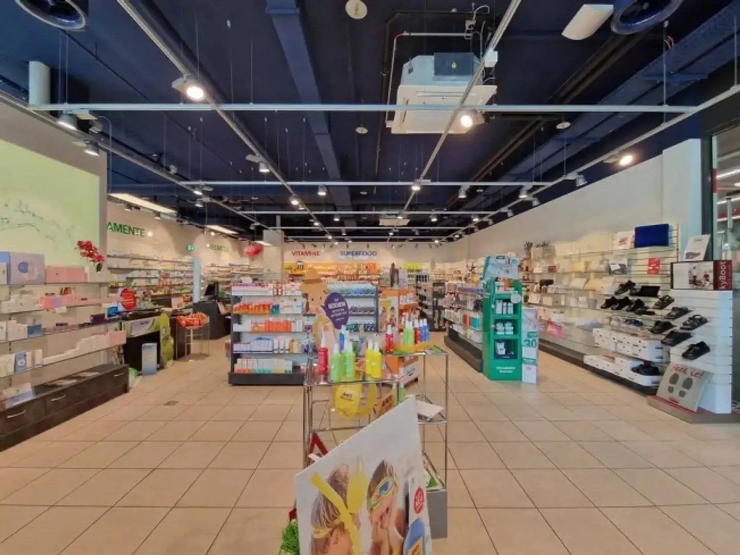 Espace commercial à louer dans le Plarenga Center - Photo 3 sur 5