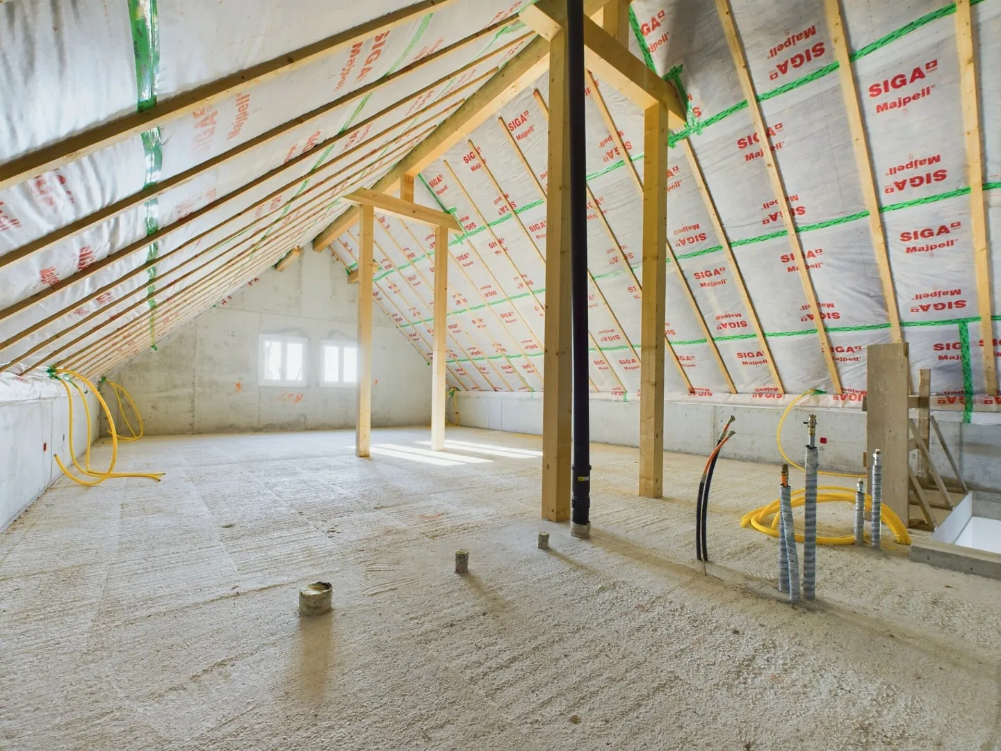 Nuova costruzione con due appartamenti moderni di 4,5 stanze, soffitta ampliabile e parte stalla su un terreno totale di oltre 4'200 m² - Foto 10 di 35