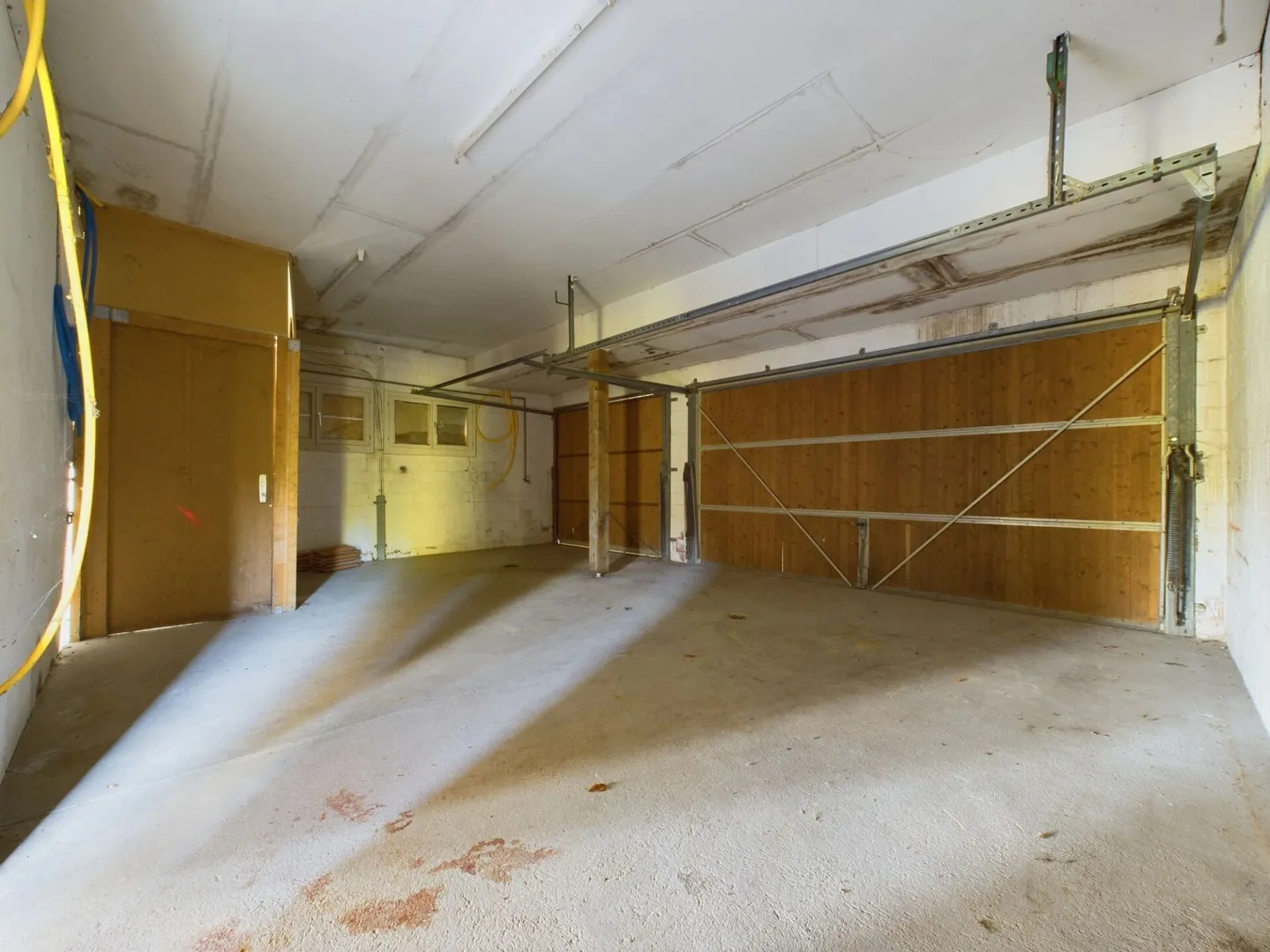 Nuova costruzione con due appartamenti moderni di 4,5 stanze, soffitta ampliabile e parte stalla su un terreno totale di oltre 4'200 m² - Foto 25 di 35