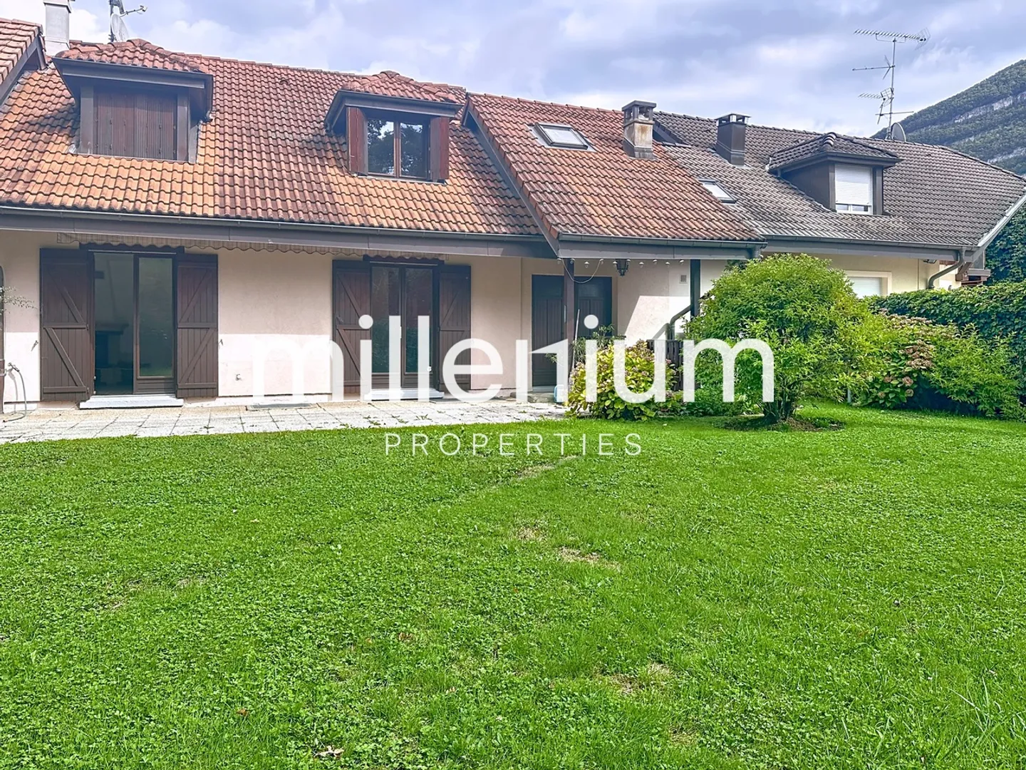 Beautiful House with Garden in Veyrier - Photo 1 of 5