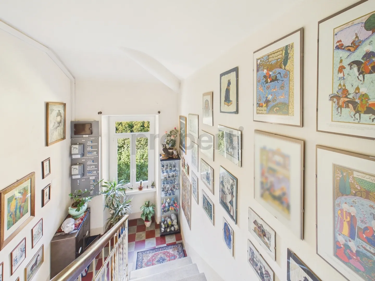 Elegant villa with 8.5 rooms and high-quality finishes, with large garage - Photo 6 of 13