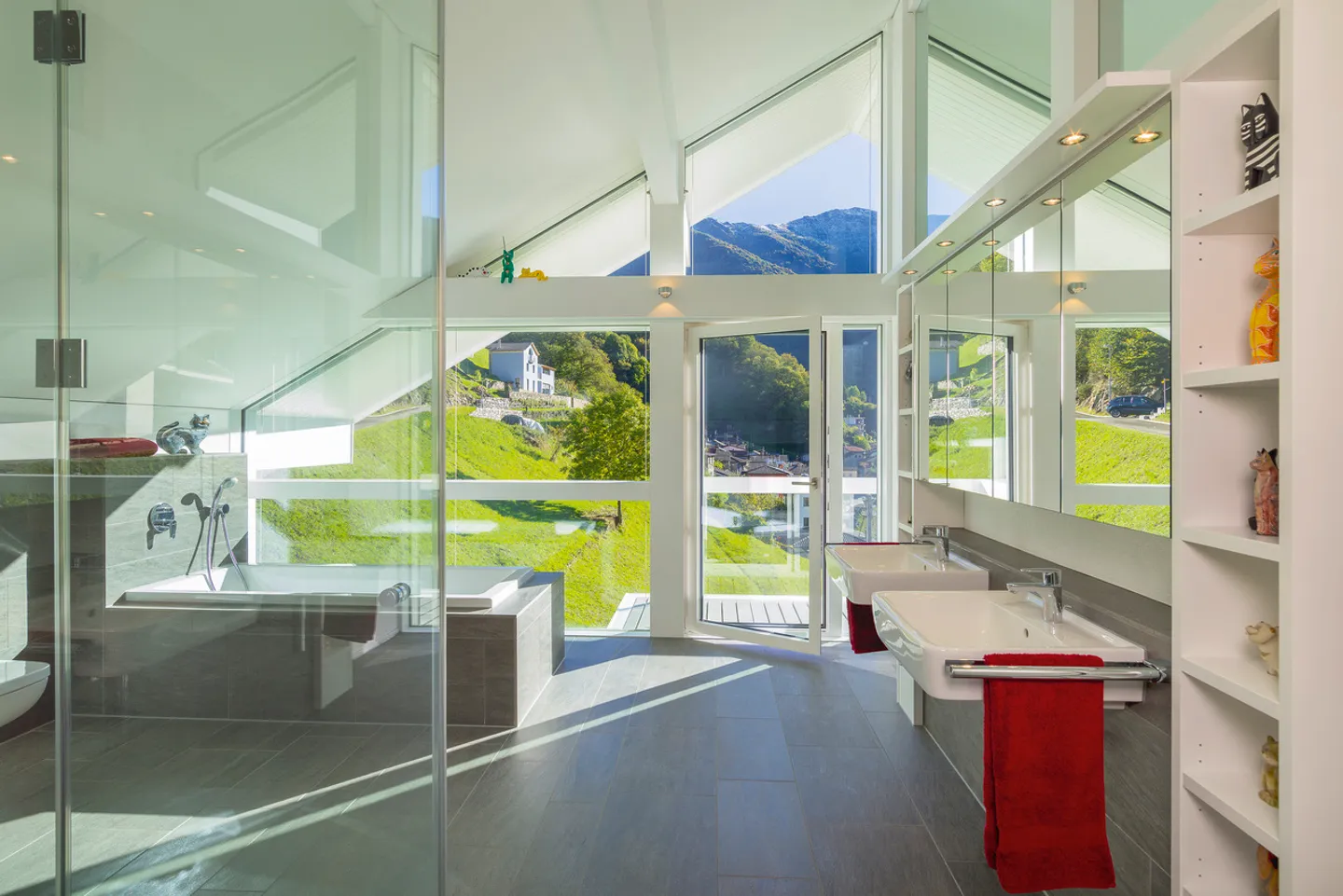 Luxury and Design Oasis: Villa with 360° Panoramic View - Photo 18 of 20