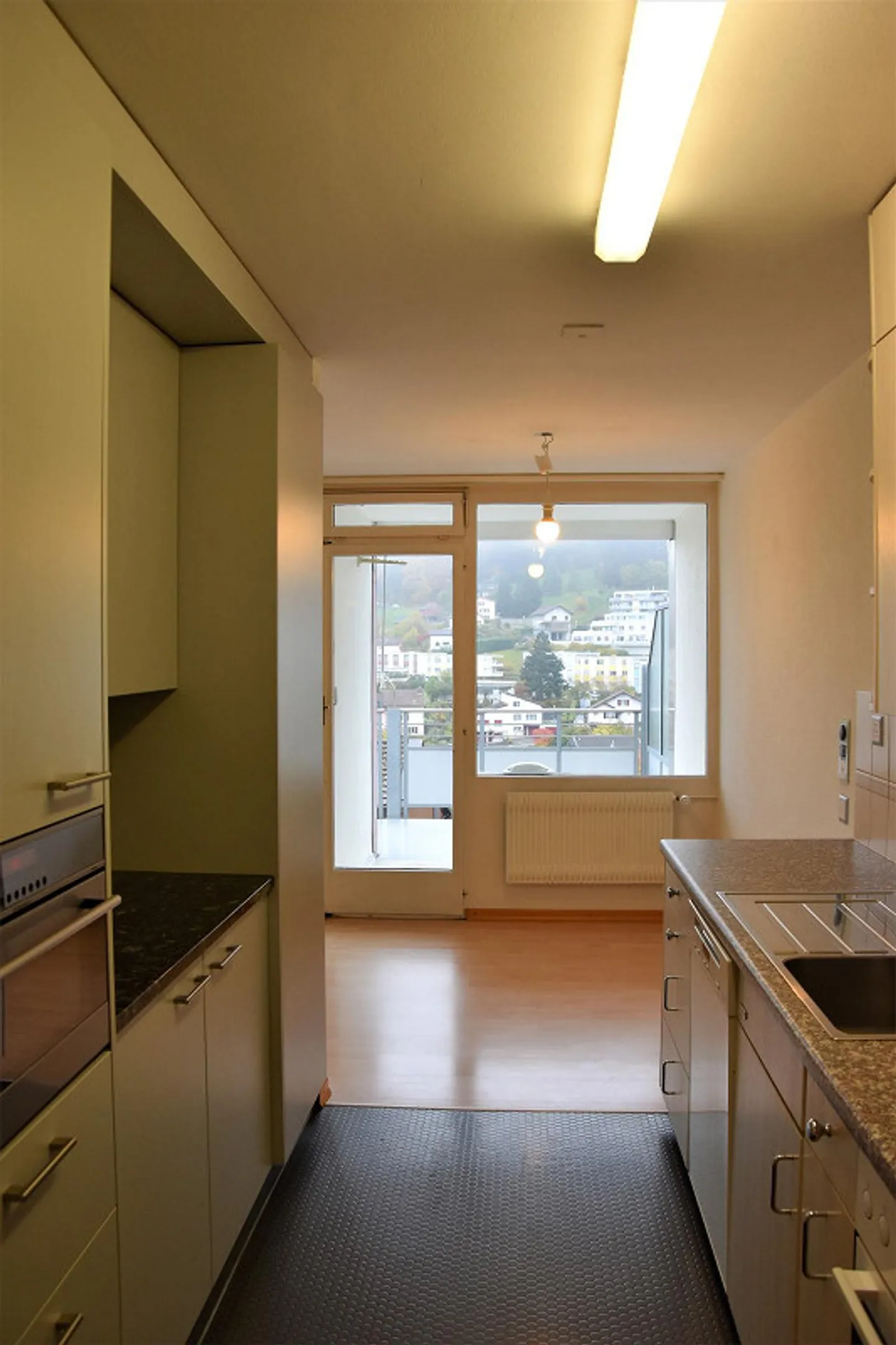 4.5-room apartment in a beautiful residential area - Photo 3 of 17