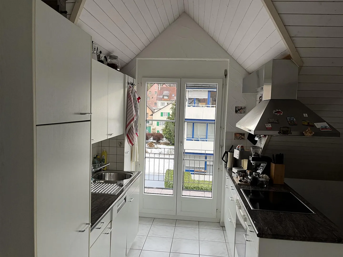 Charming 3.5 Room Maisonette Apartment in Bonstetten - Photo 4 of 12