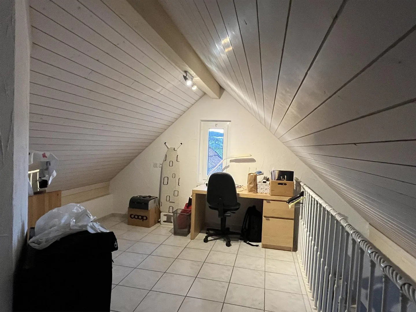 Charming 3.5 Room Maisonette Apartment in Bonstetten - Photo 11 of 12