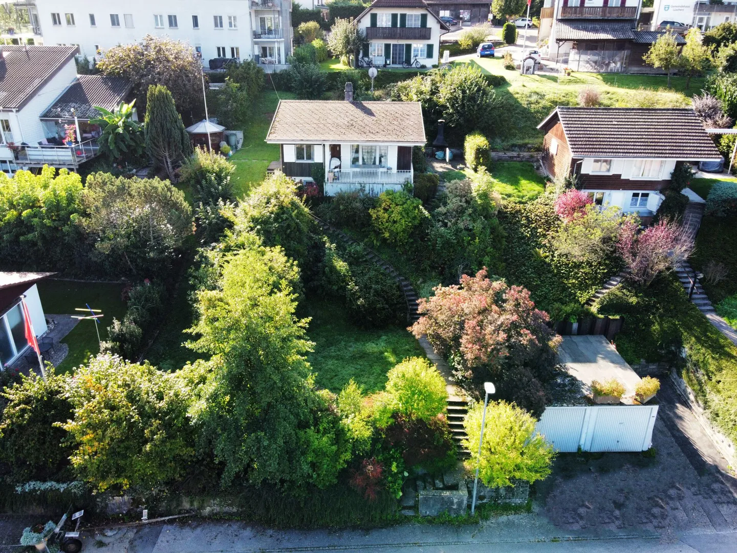 Grundstück mit direkter Seesicht und Überbauungspotential - Foto 3 von 11