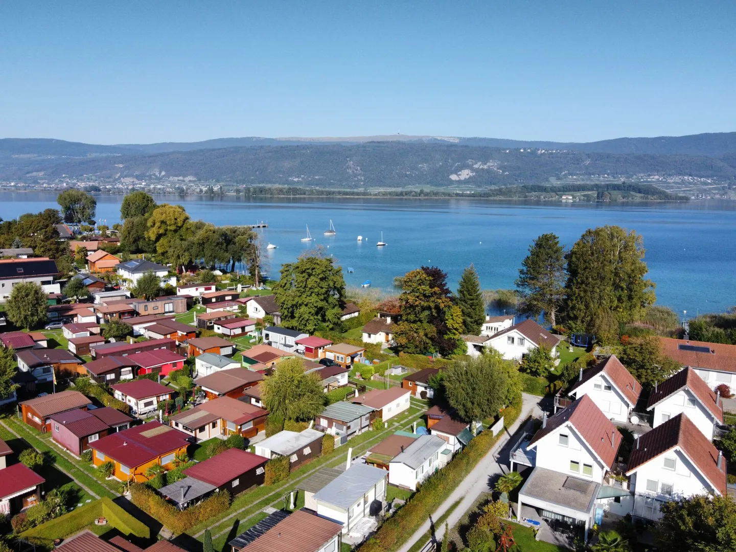 Grundstück mit direkter Seesicht und Überbauungspotential - Foto 1 von 11