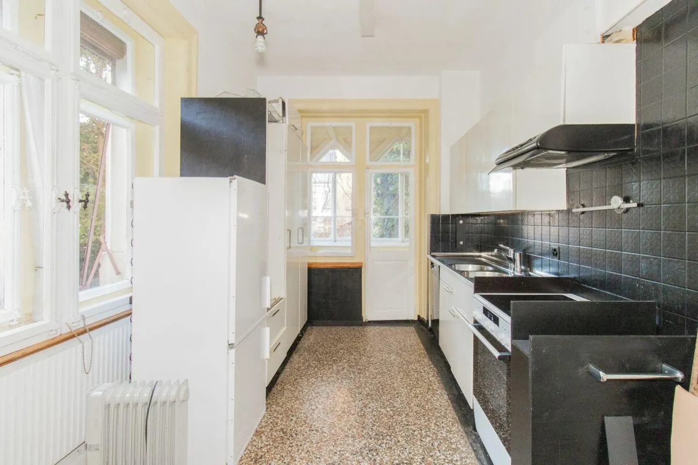 Villa urbaine élégante de 15,5 pièces dans un emplacement privilégié en bord de parc - Photo 5 sur 12