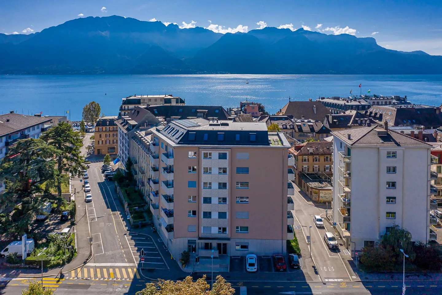 Vista sul lago e sulle Alpi - Foto 1 di 3