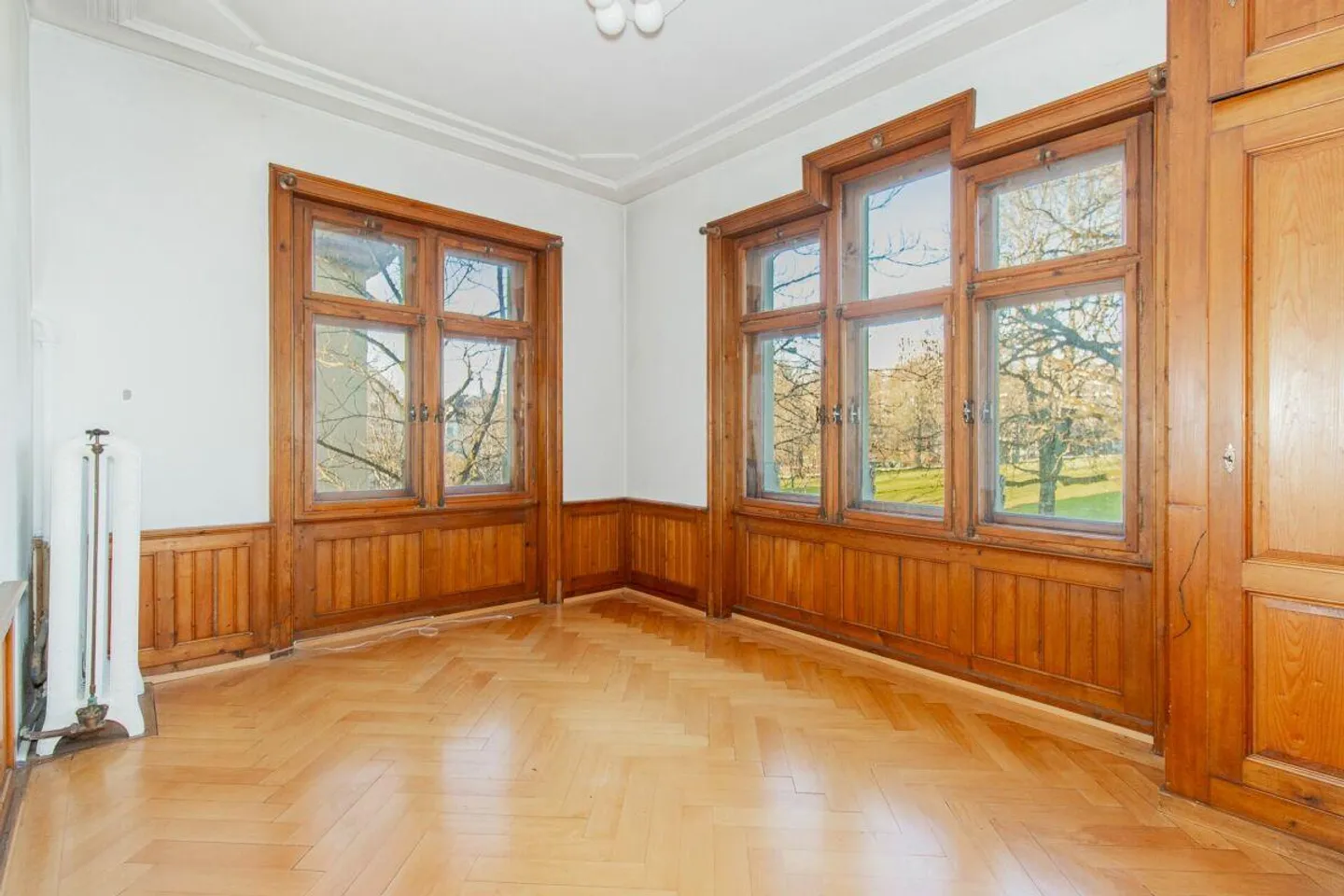 Villa urbaine élégante de 15,5 pièces dans un emplacement privilégié en bord de parc - Photo 7 sur 12