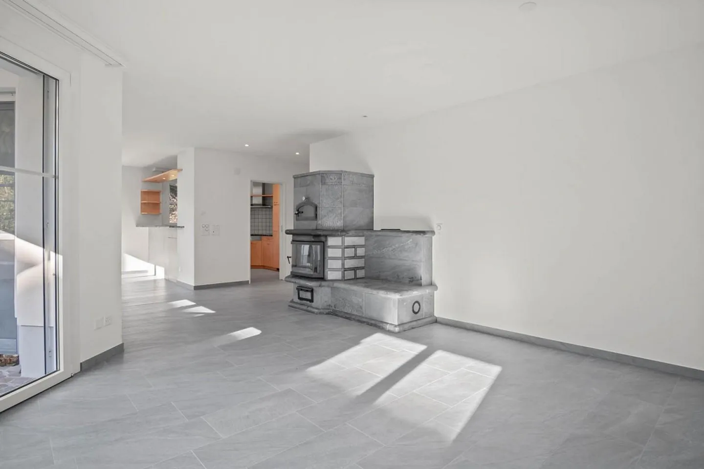 Spacious, renovated 6.5-room single-family house, one-sided attached... - Photo 8 of 13