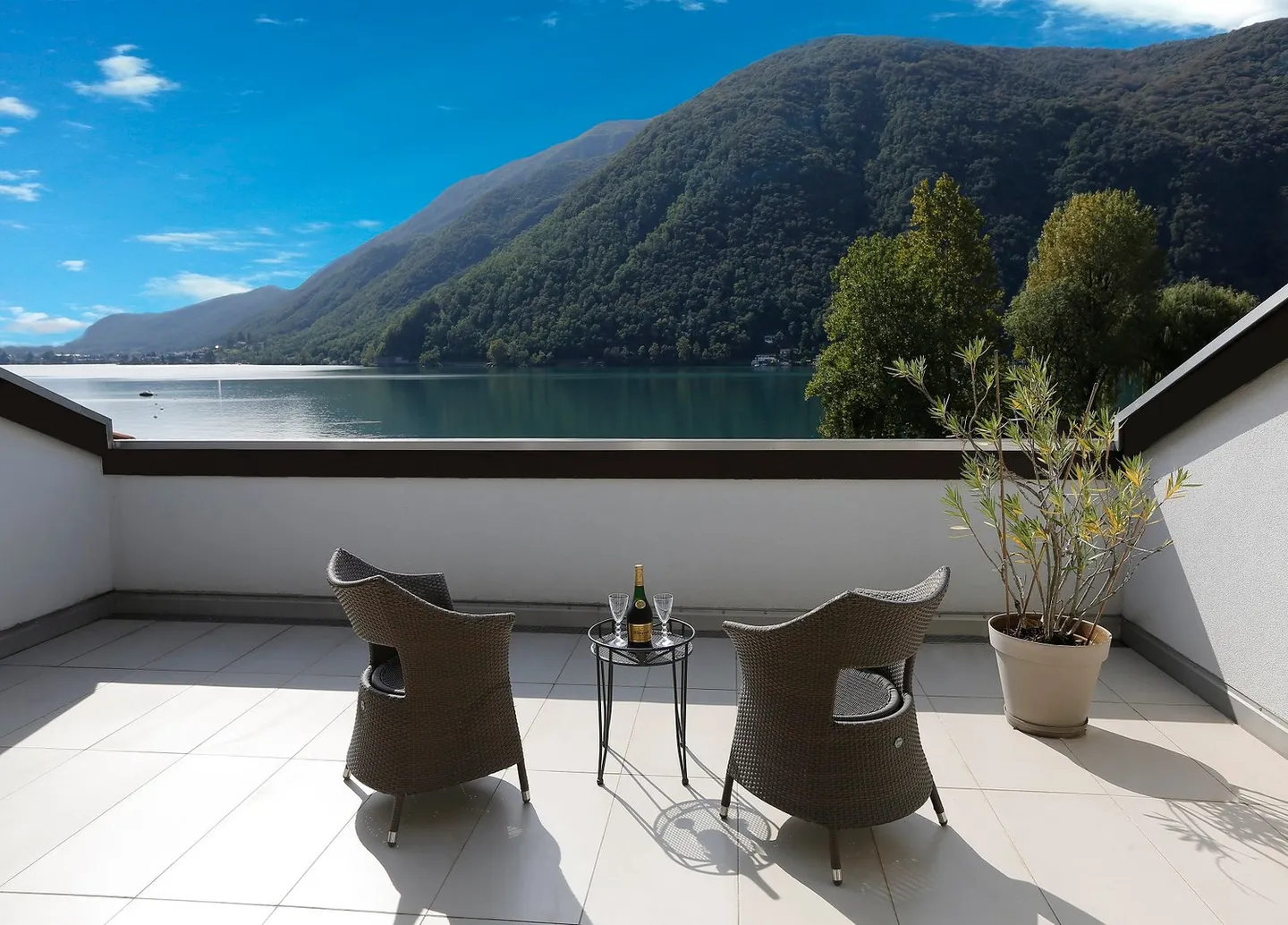 Appartement en attique, vue sur le lac et terrasse panoramique - Photo 1 sur 7