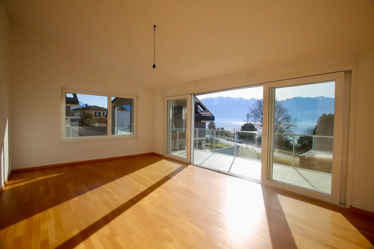 Casa Bifamiliare Moderna con Vista - Foto 3 di 18