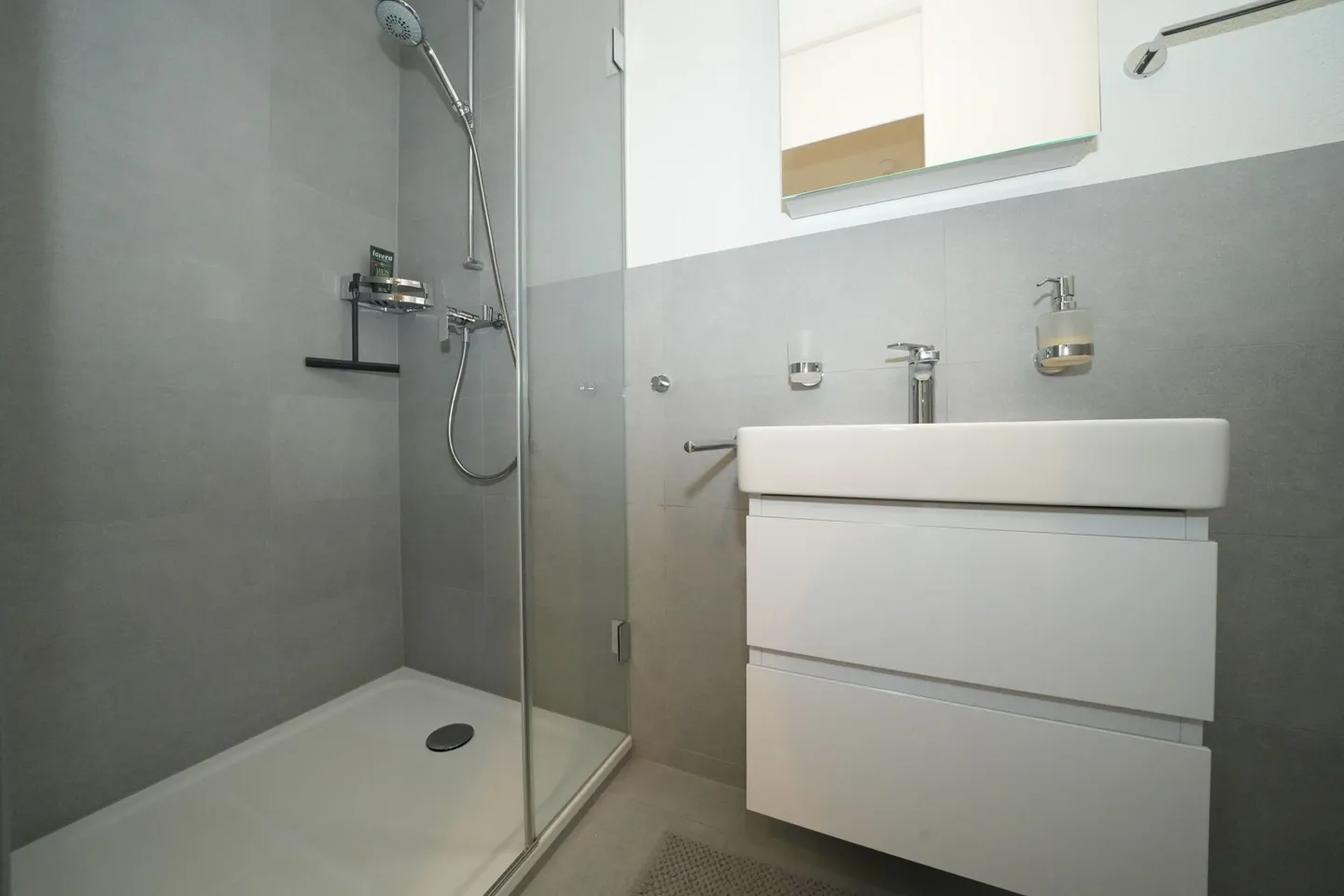 Ampio appartamento duplex con giardino e veranda in posizione centrale - Foto 8 di 11