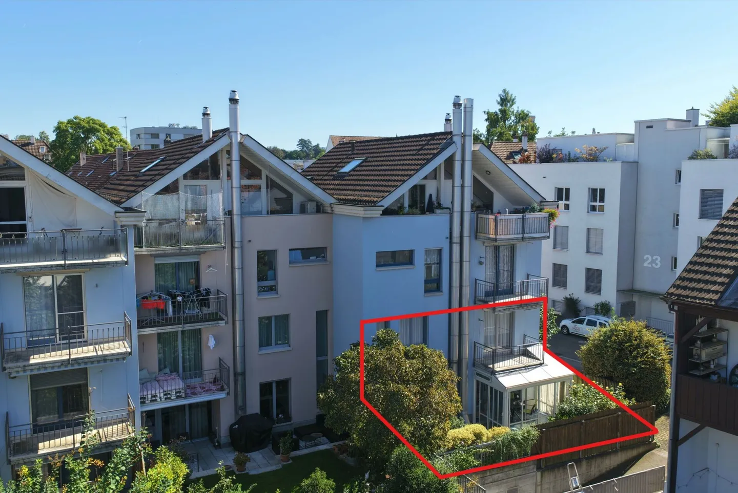 Ampio appartamento duplex con giardino e veranda in posizione centrale - Foto 1 di 11