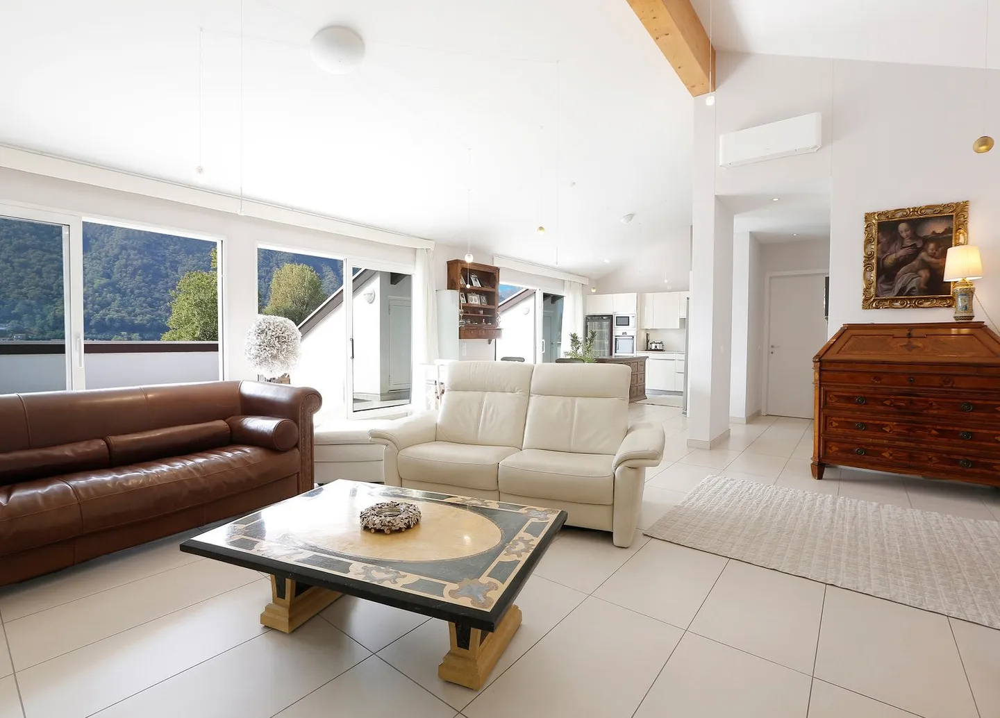 Appartement en attique, vue sur le lac et terrasse panoramique - Photo 3 sur 7