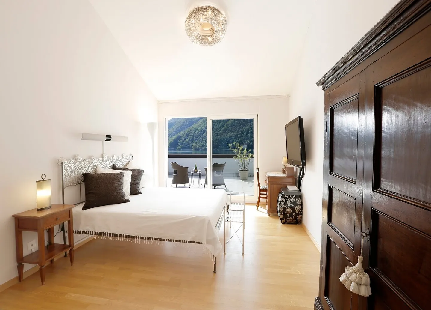 Appartement en attique, vue sur le lac et terrasse panoramique - Photo 6 sur 7