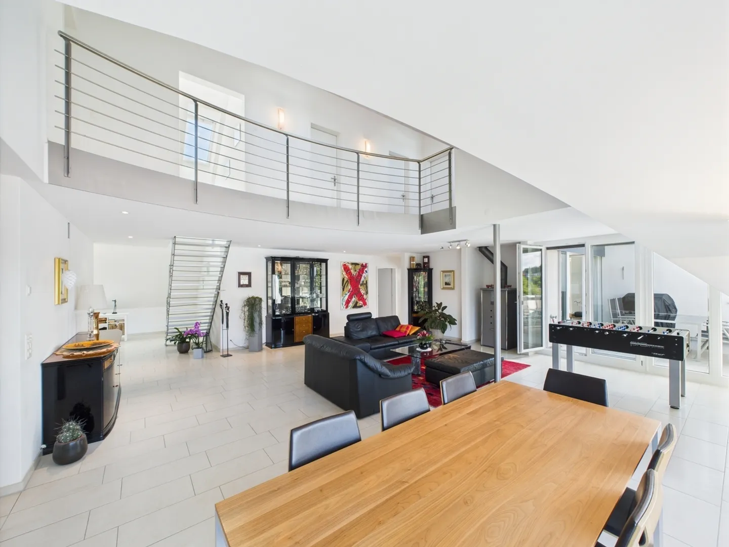 Ampio appartamento attico di 5,5 locali con accesso in ascensore, Nürensdorf - Foto 1 di 13