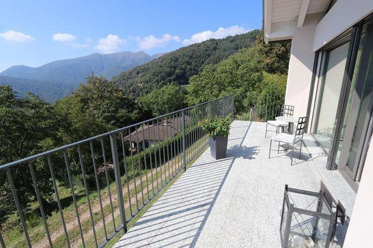 Villa 5 1/2 dans un emplacement très calme et ensoleillé avec vue - Photo 22 sur 35