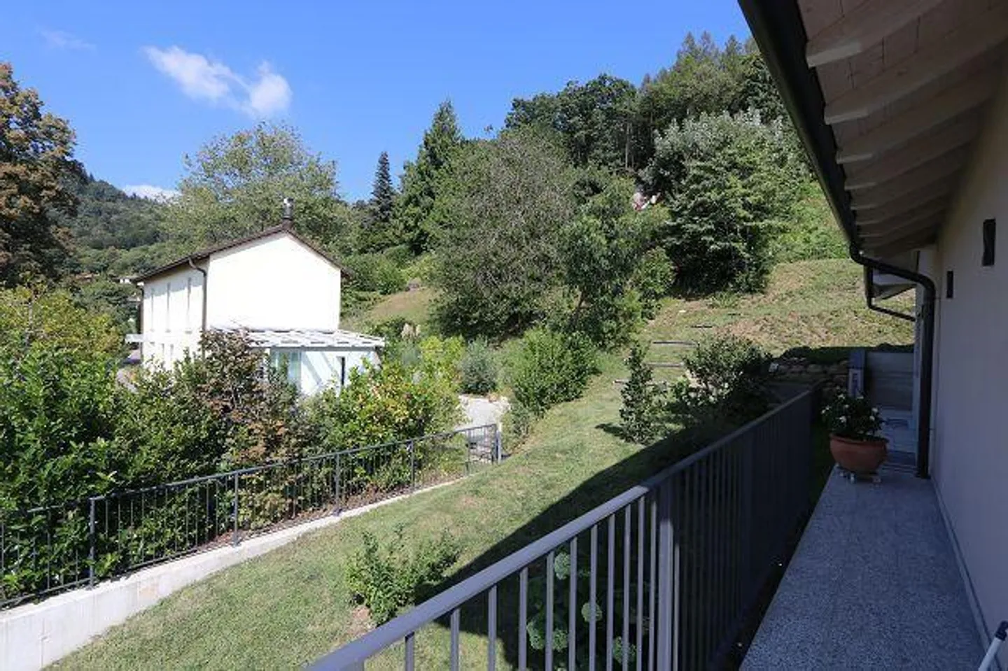 Villa 5 1/2 dans un emplacement très calme et ensoleillé avec vue - Photo 31 sur 35