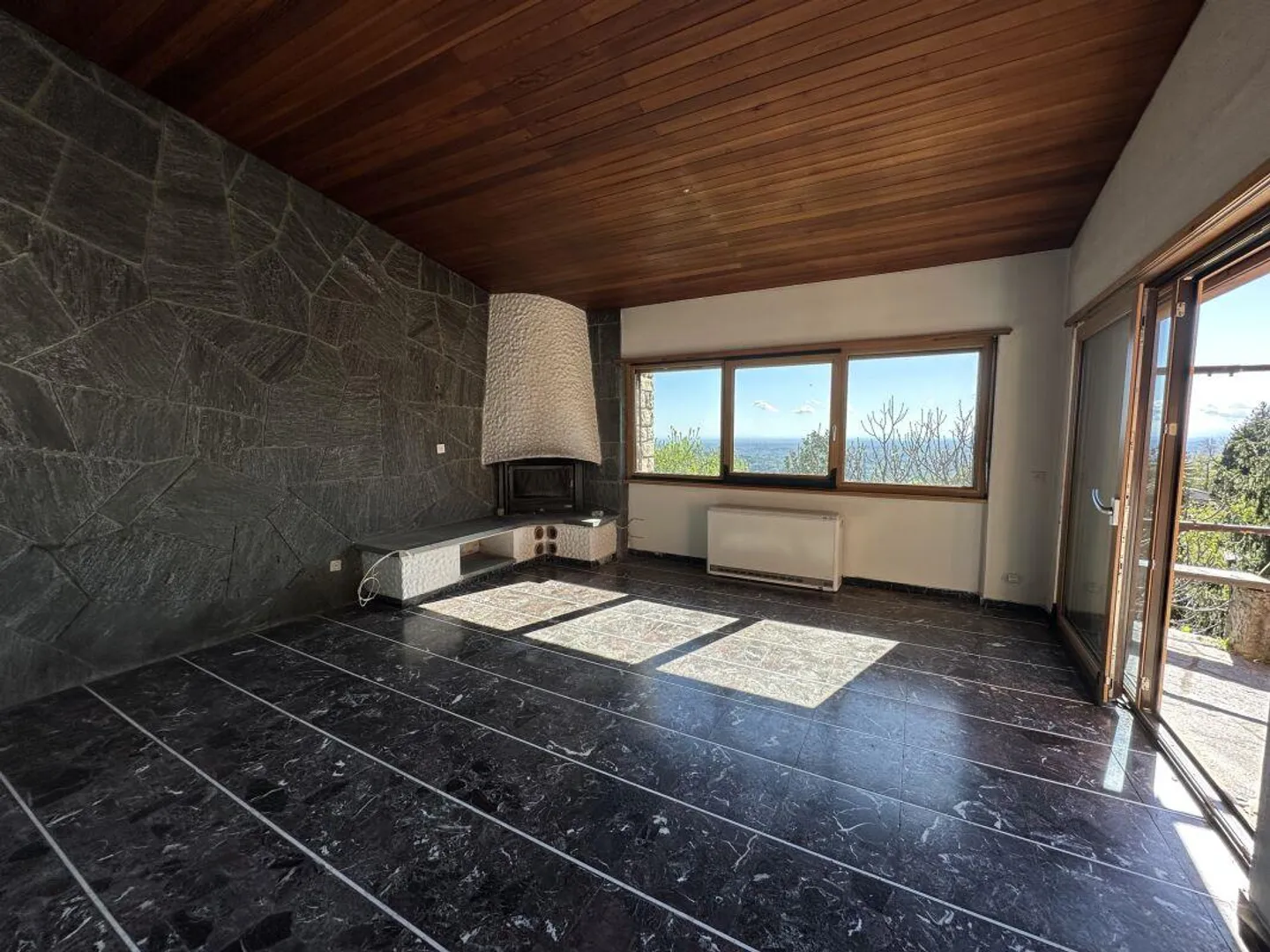 Sagno, Muggio Valley: single-level home with iconic views and a clear value-add story - Photo 3 of 10