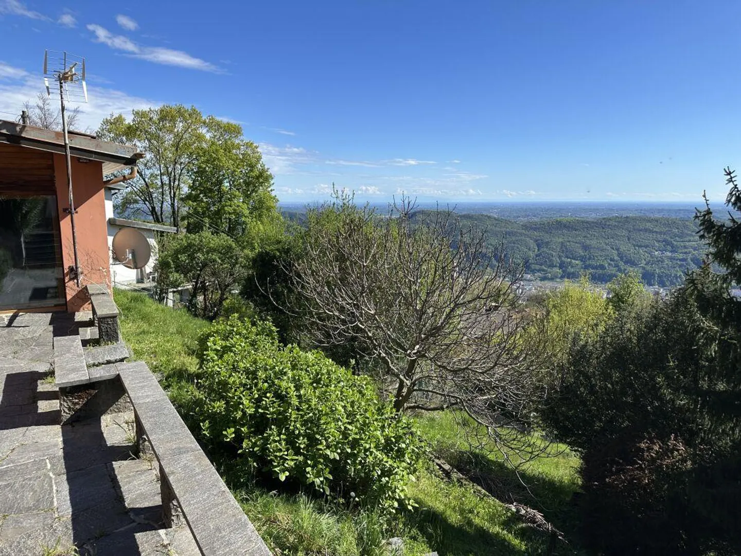 Sagno, Muggio Valley: single-level home with iconic views and a clear value-add story - Photo 4 of 10