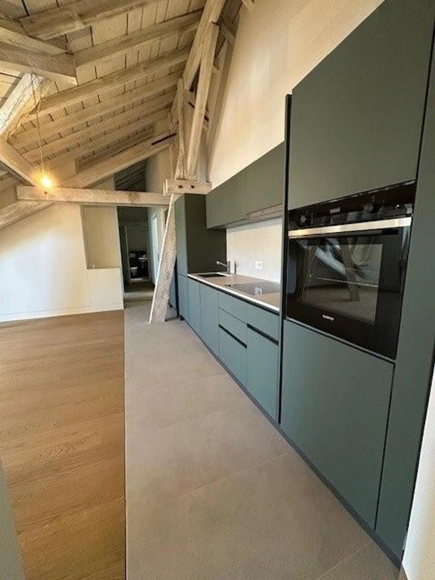 Be the first tenants of this unique 3.5-room apartment under the train station hall! - Photo 2 of 11