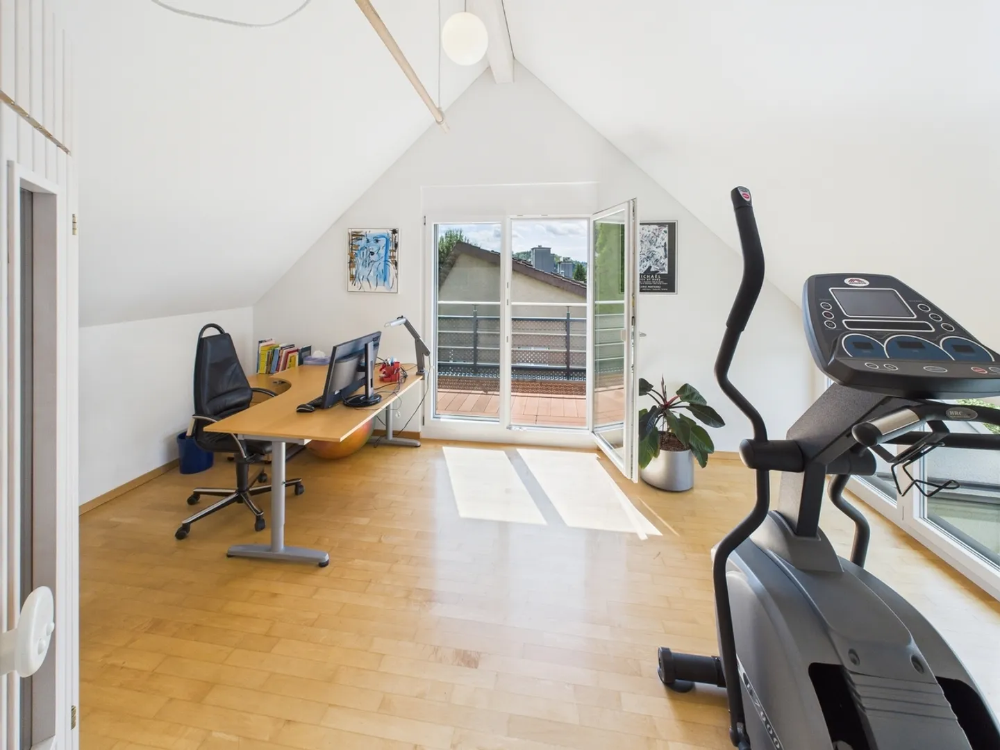 Ampio appartamento attico di 5,5 locali con accesso in ascensore, Nürensdorf - Foto 7 di 13